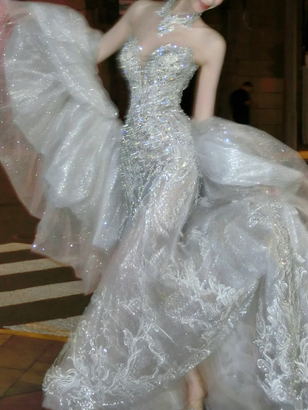 Luxury Ball Gown Sweetheart White Sequin Lace Wedding Dress Bride Gown Fairytale Wedding Dresses RB2863