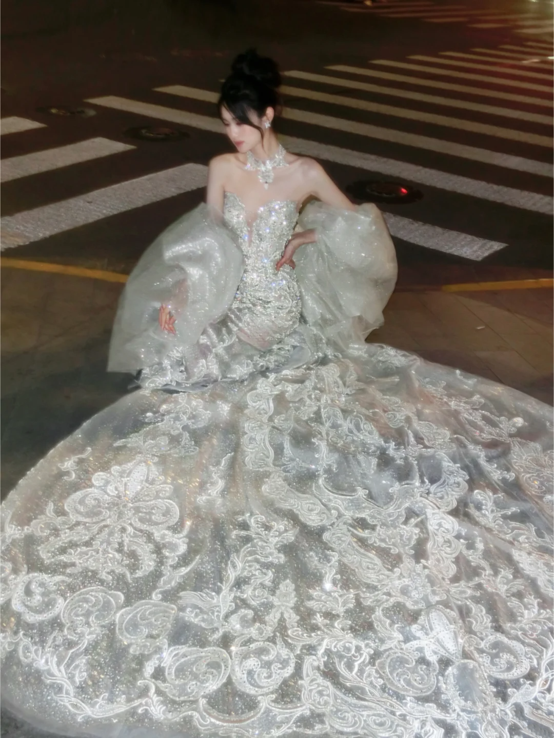 Luxury Ball Gown Sweetheart White Sequin Lace Wedding Dress Bride Gown Fairytale Wedding Dresses RB2863