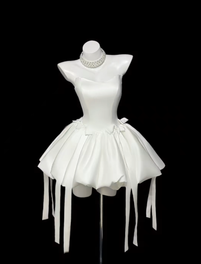 Superbe Robe de Bal Bustier Satin Blanc Pour Femmes Mini Tenues d'Anniversaire Courtes Inspo Senior Robes de Rentrée RB3079