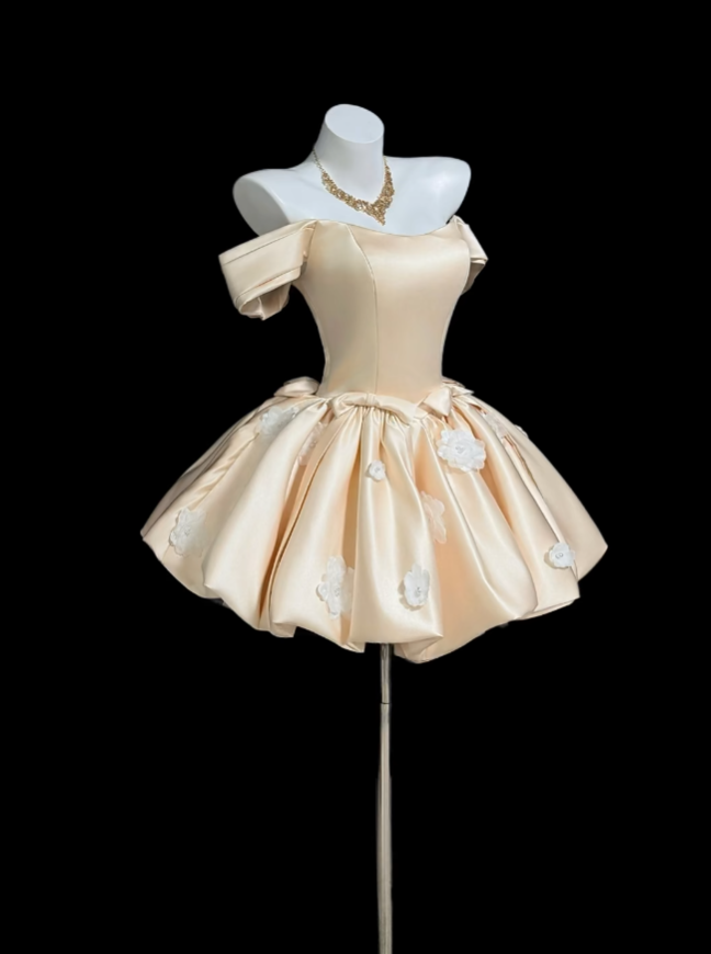 Robe de bal esthétique bustier, couleur champagne, idées de tenue pour 18e anniversaire avec fleurs, inspiration courte, robe de bal de promo, robes de bal de promo RB3121