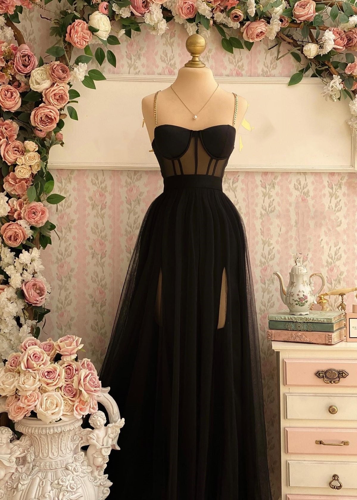 Timeless A Line Spaghetti Straps Black Tulle Slit Prom Dress Inspiration Long Party Formal Prom Dresses RB701