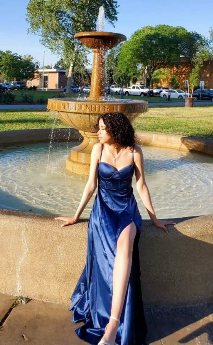 Zeitloses Meerjungfrau-Abschlussballkleid mit Spaghettiträgern und Schlitz in Marineblau aus Satin, Inspiration für lange Partys, formelle Abschlussballkleider RB725