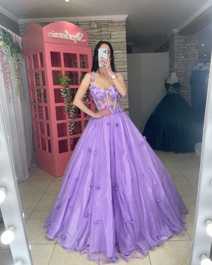 Schlichtes Ballkleid mit Spaghettiträgern, lila Spitze, Tüll, Ballkleid, Inspiration, lang, Party, formelle Ballkleider RB747