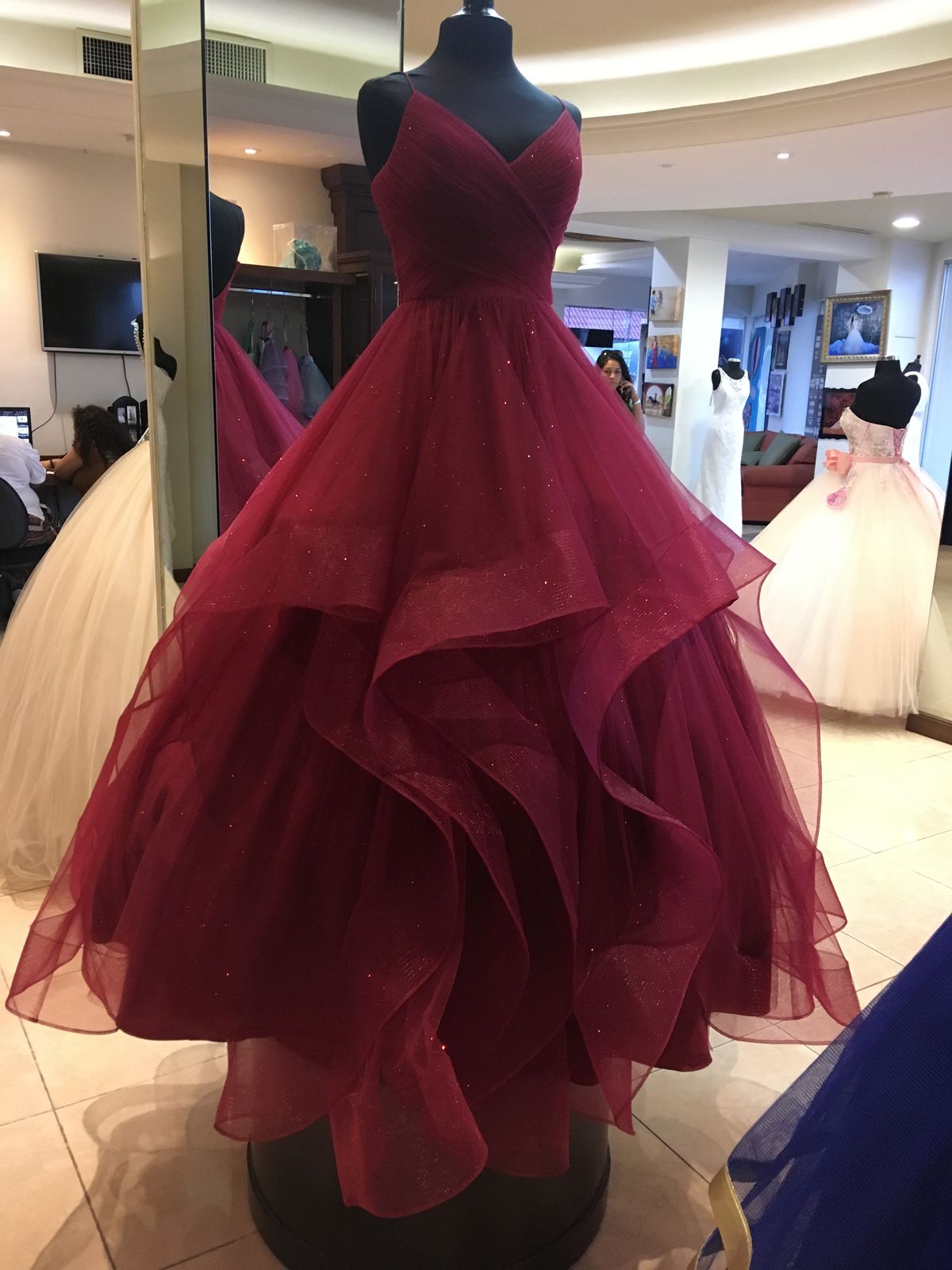 Elegant Ball Gown Spaghetti Straps Burgundy Layers Tulle Long Prom Dresses Inspiration Trending Evening Gowns Formal Dress RB787