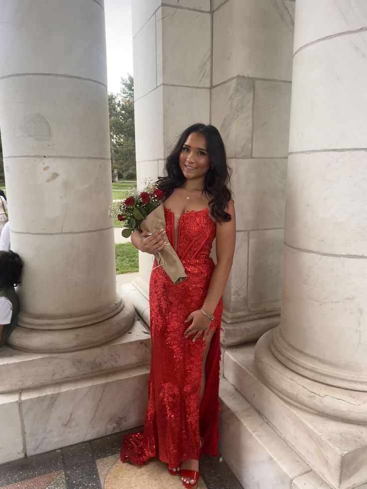 Bescheidene Meerjungfrau Spaghettiträger Rote Spitze Ärmellos Schlitz Lange Ballkleider Partykleid 21. Geburtstag Outfits Abschlusskleid RB711