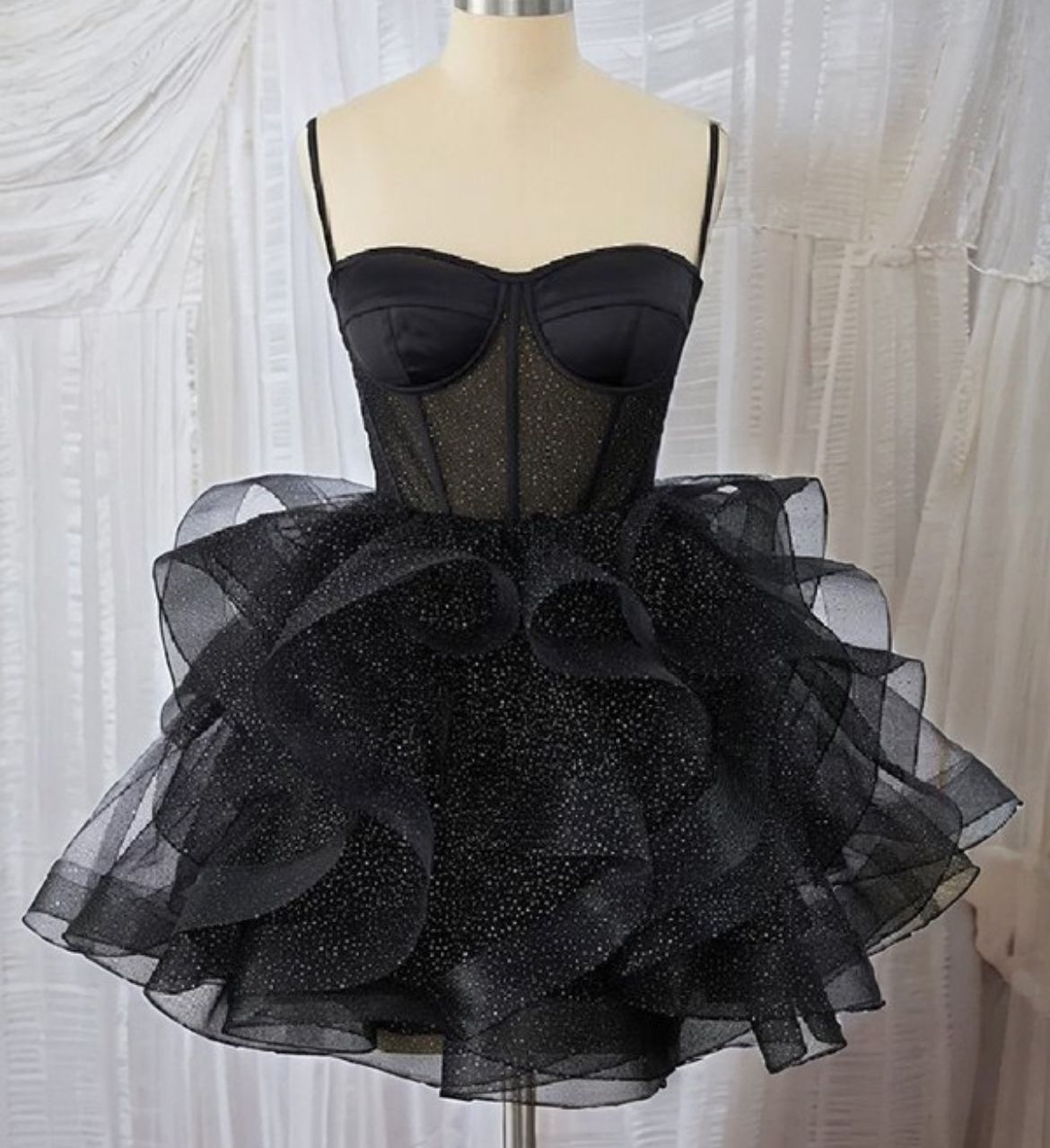 Trendy Ballkleid Spaghettiträger Schwarz Tüll Kurzes Kleid zum 16. Geburtstag Homecoming Kleider Cocktailkleid RB820