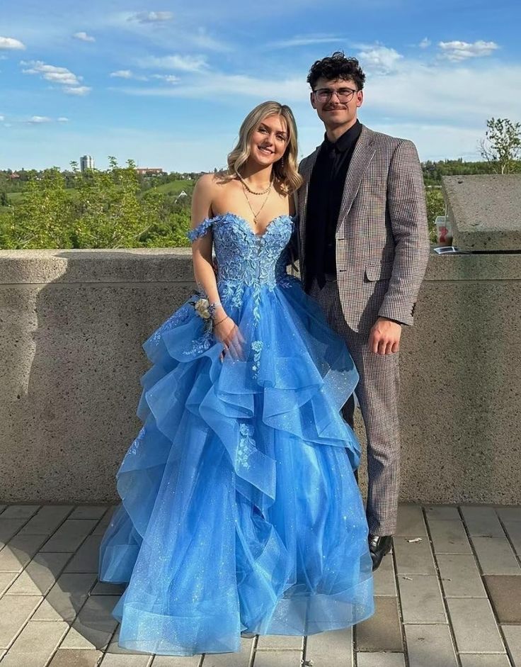 Robe de bal intemporelle à épaules dénudées en dentelle bleue, robe de soirée, tenue de 18e anniversaire, robe de remise de diplôme RB875
