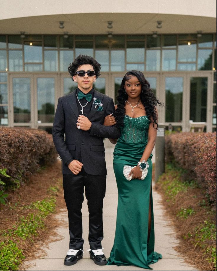 Robe de bal sirène unique à bretelles spaghetti en satin vert et dentelle, longue robe de soirée pour 21e anniversaire, robe de remise de diplôme RB919