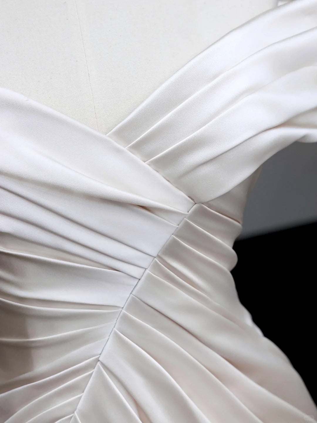 Robe de mariée sirène blanche simple à épaules dénudées et fente en satin, robe de soirée formelle RF01018