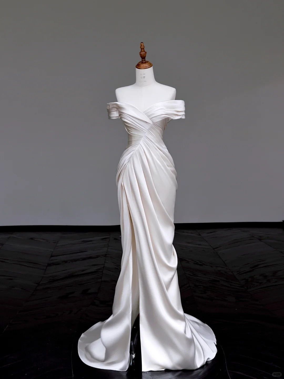 Robe de mariée sirène blanche simple à épaules dénudées et fente en satin, robe de soirée formelle RF01018