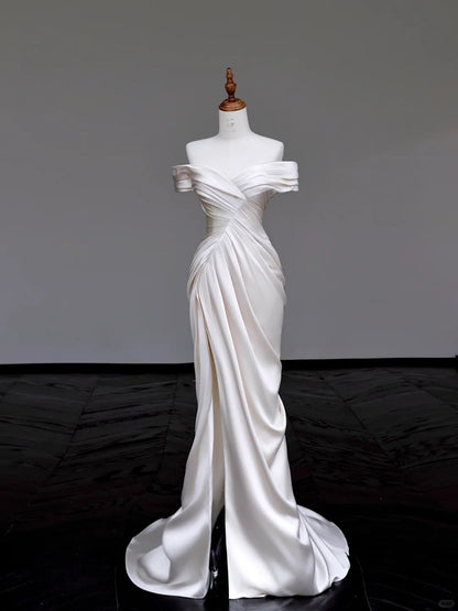 Robe de mariée sirène blanche simple à épaules dénudées et fente en satin, robe de soirée formelle RF01018