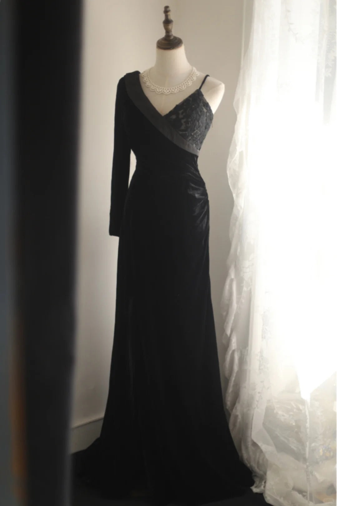 Robe de soirée longue en satin noir à une épaule et dos nu, élégante et formelle, avec traîne, RF0393