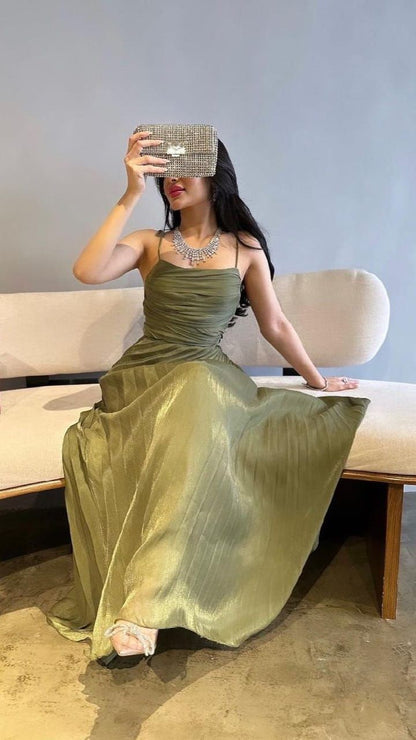 Superbes robes de demoiselle d'honneur trapèze en tulle à bretelles spaghetti, longues robes de bal pour événements RF0398
