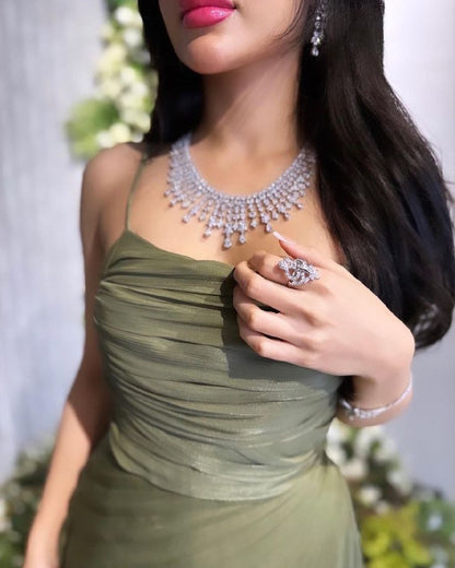Superbes robes de demoiselle d'honneur trapèze en tulle à bretelles spaghetti, longues robes de bal pour événements RF0398