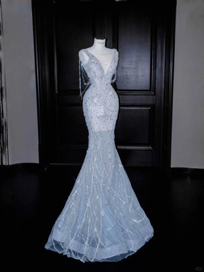 Elegantes eisblaues Tüll-Meerjungfrauenkleid mit V-Ausschnitt und Perlen – RF0520