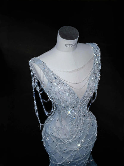 Elegantes eisblaues Tüll-Meerjungfrauenkleid mit V-Ausschnitt und Perlen – RF0520
