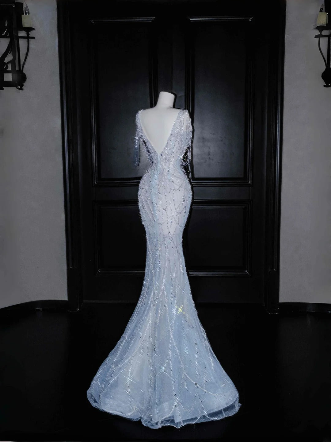Elegantes eisblaues Tüll-Meerjungfrauenkleid mit V-Ausschnitt und Perlen – RF0520