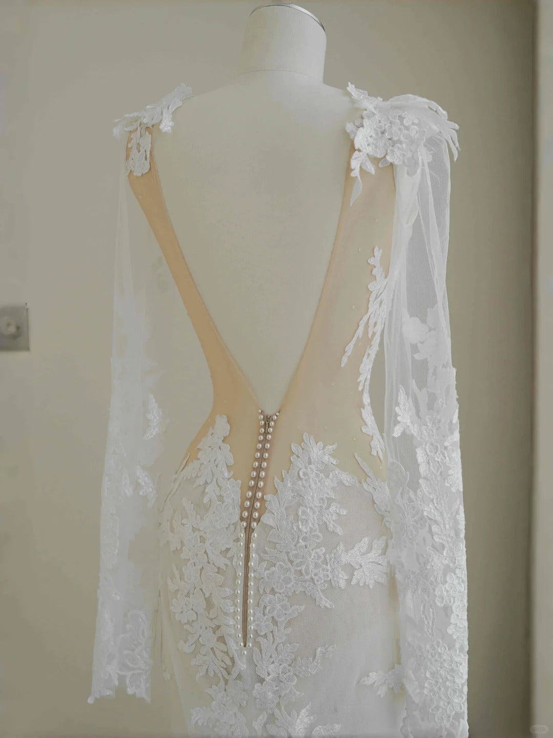 Elegant White Long Sleeve Backless Mermaid Tulle Lace Applique Wedding Dress Formal Evening Gown- RF0464
