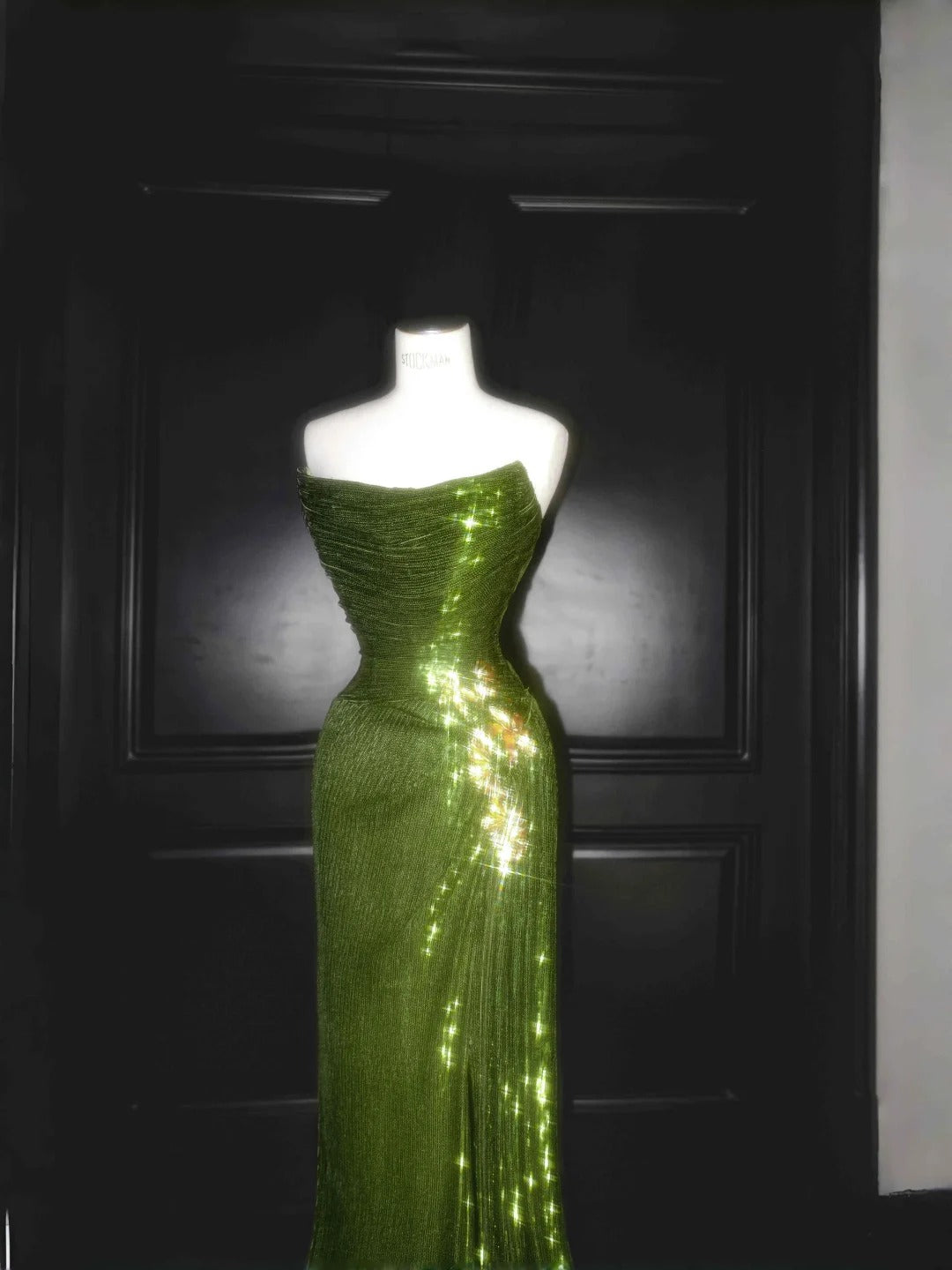 Atemberaubende trägerlose Pailletten Meerjungfrau Ballkleider Elegante Abendkleider RF0473