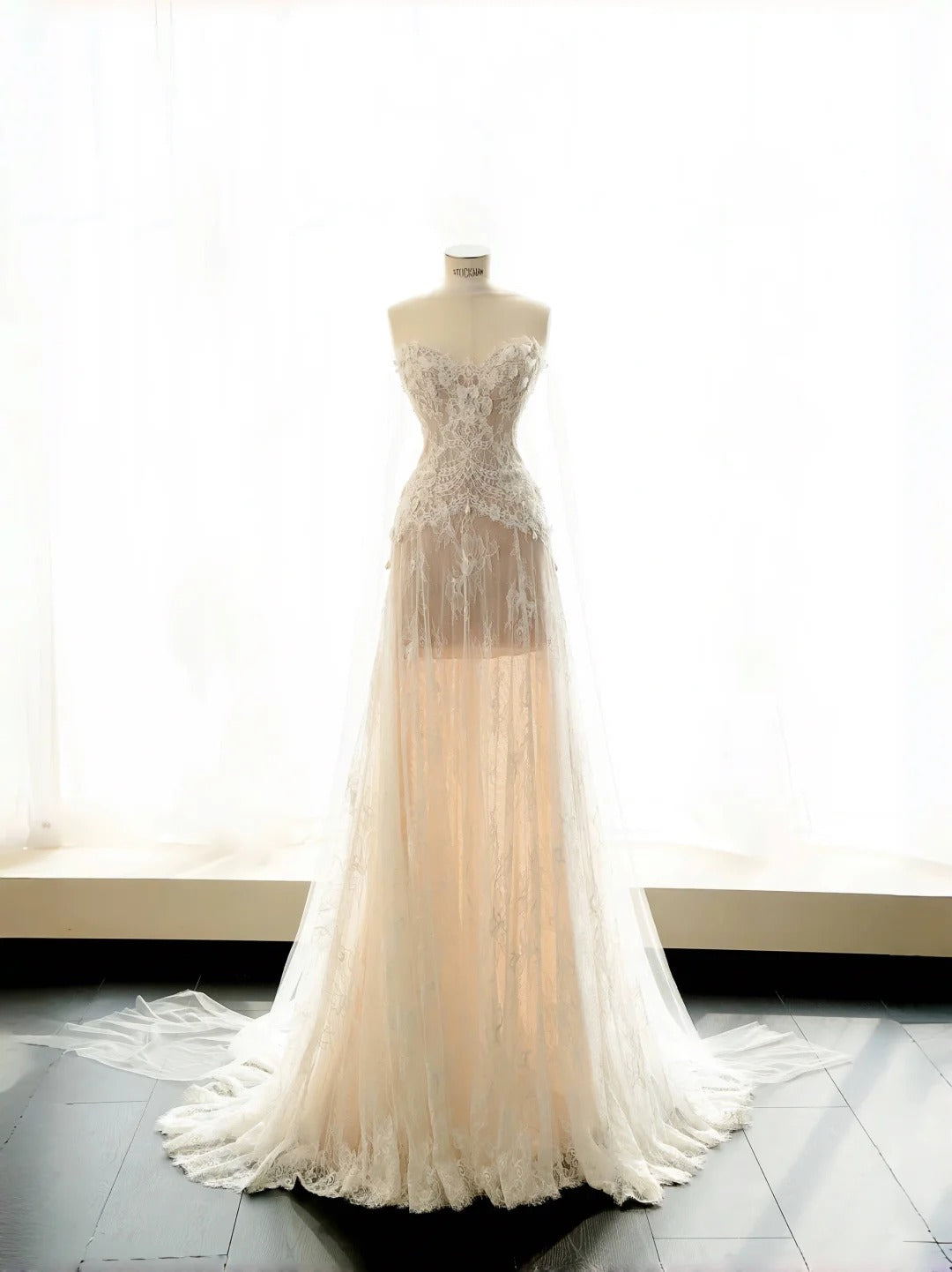 Elegant White A-Line Sweetheart Lace Tulle Wedding Dress RF0484