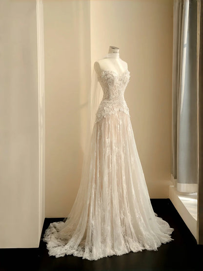 Elegant White A-Line Sweetheart Lace Tulle Wedding Dress RF0484