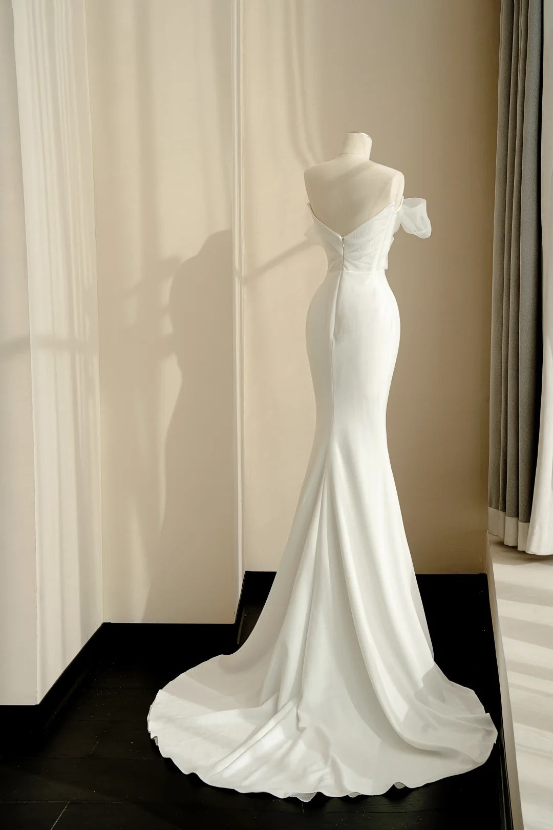 Charming White Mermaid Satin Strapless Wedding Dress Formal Evening Dress RF0485