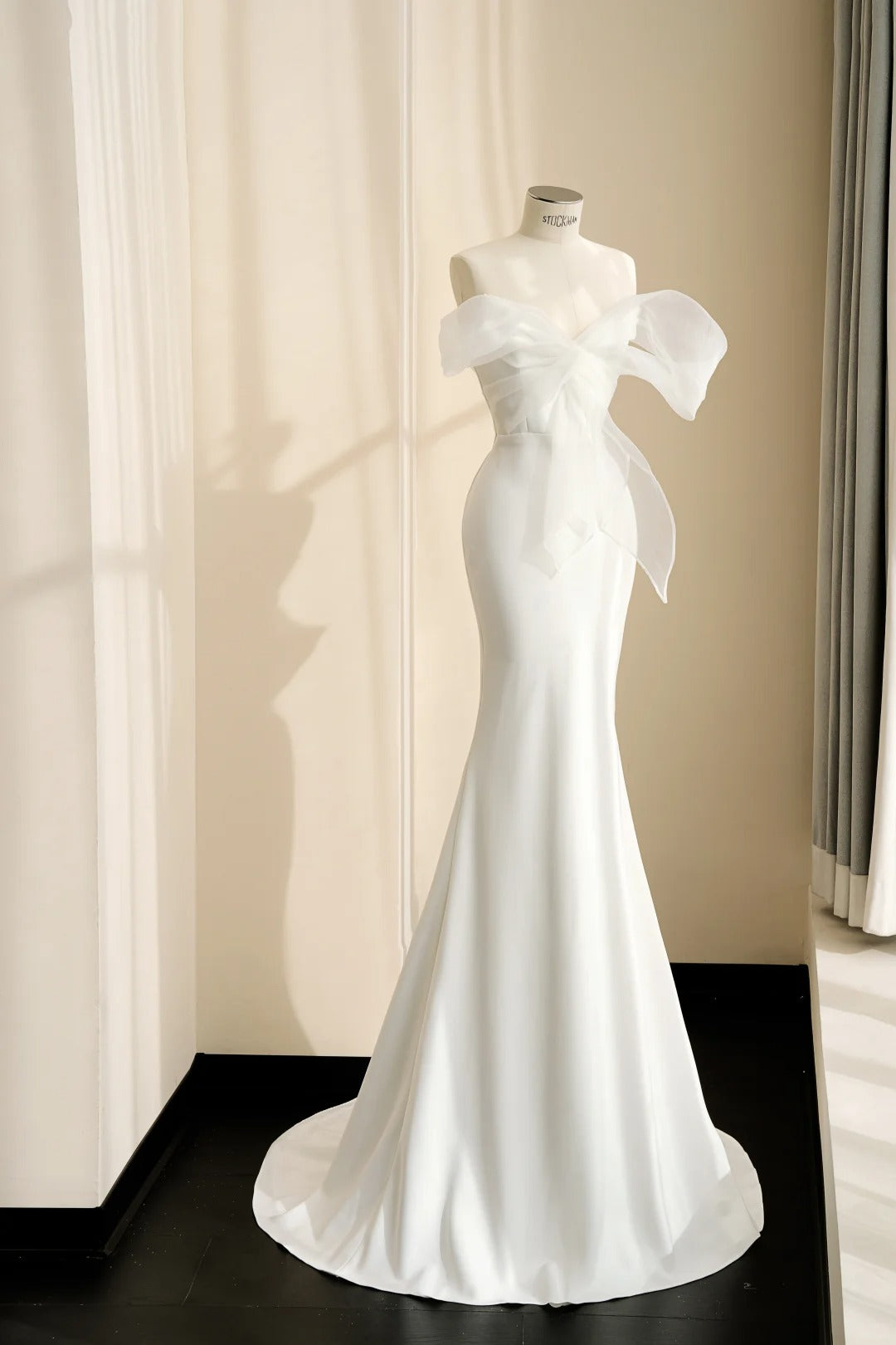 Charming White Mermaid Satin Strapless Wedding Dress Formal Evening Dress RF0485