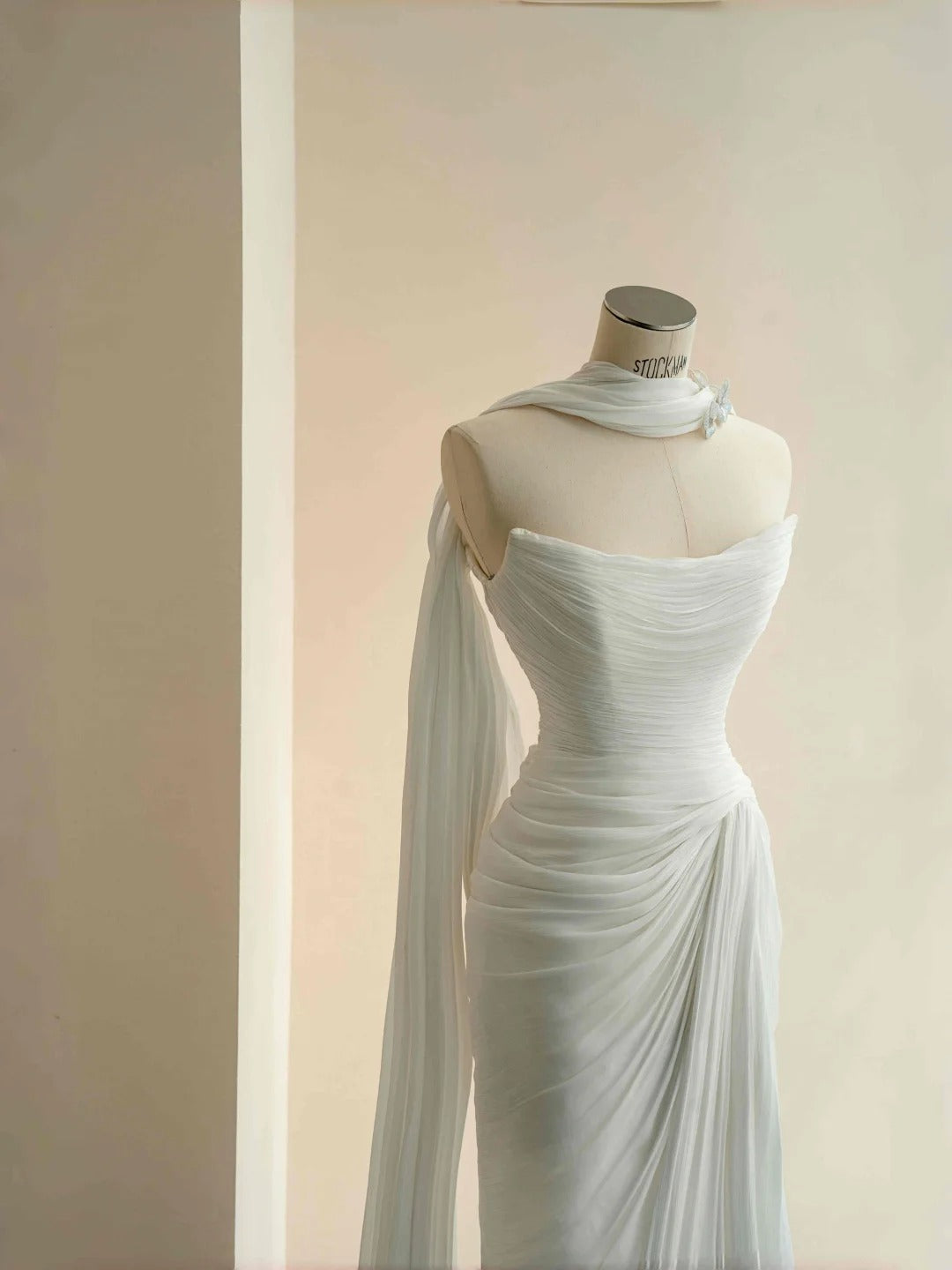 Elegant White Chiffon Mermaid Wedding Dress Off Shoulder Long Prom Dresses with Pleats RF0489