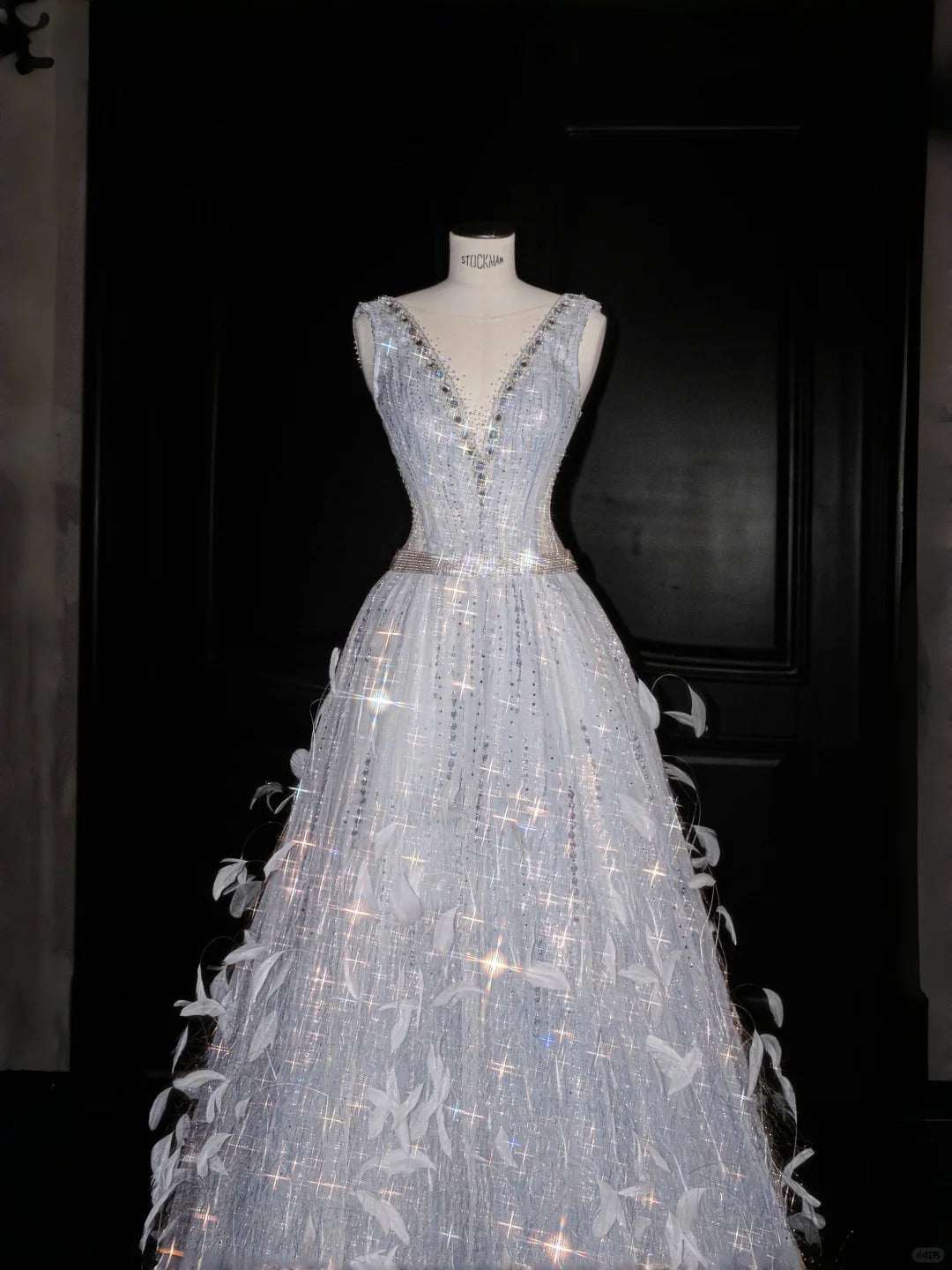 Beautiful V-neck Tulle Beaded Sequins A-Line Long Prom Dresses Sweet 16 Evening Dresses RF0492