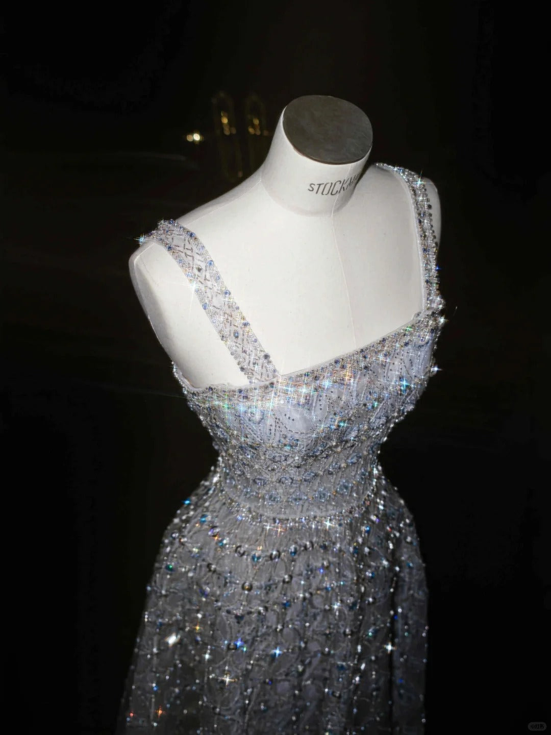 Prinzessinnen-Stil A-Linie Spaghettiträger Tüll Strass Lange Ballkleider Sweet 16 Kleider RF0495