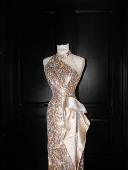 Robe de soirée élégante en satin à paillettes, col licou, coupe fourreau champagne, RF0504