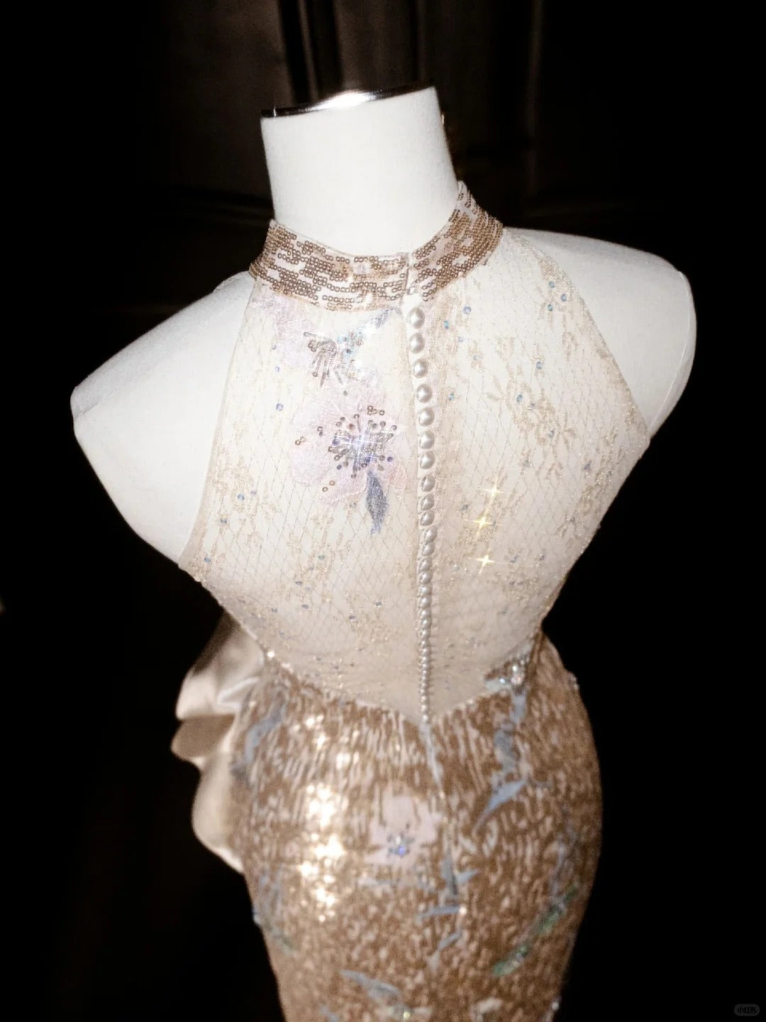 Robe de soirée élégante en satin à paillettes, col licou, coupe fourreau champagne, RF0504