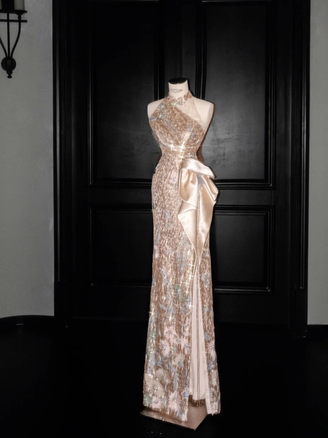 Robe de soirée élégante en satin à paillettes, col licou, coupe fourreau champagne, RF0504
