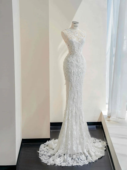 Elegantes weißes Brautkleid mit U-Ausschnitt, Tüll, bestickten Applikationen und Perlen, Meerjungfrau-SchleppeRF0514