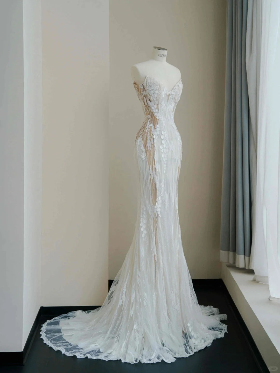 Robe de mariée sirène blanche élégante, bustier, en tulle et perles, avec appliques RF0516