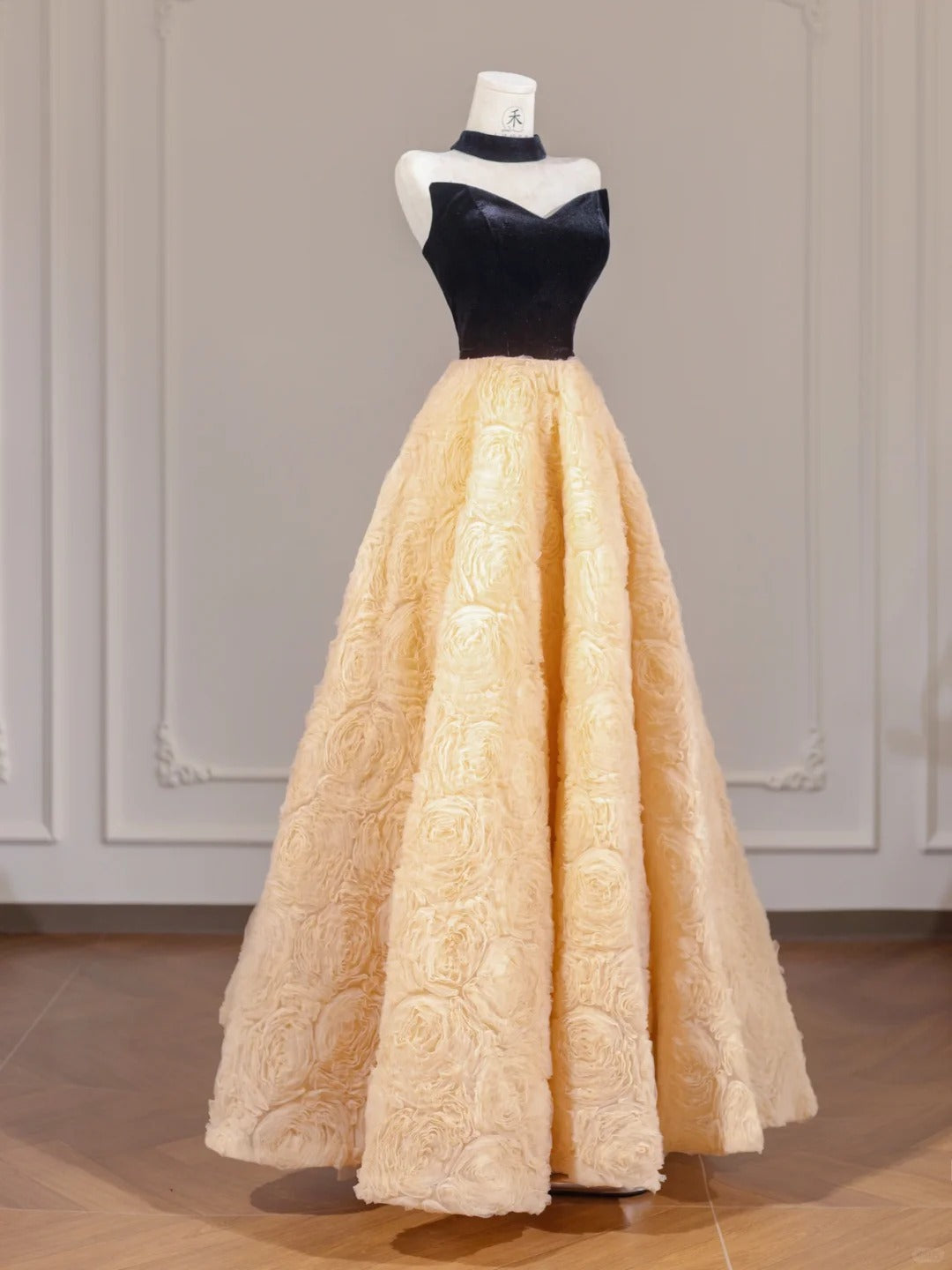 Atemberaubendes trägerloses A-Linien-Ballkleid mit Tüllapplikationen und formeller Abendgarderobe RF0539