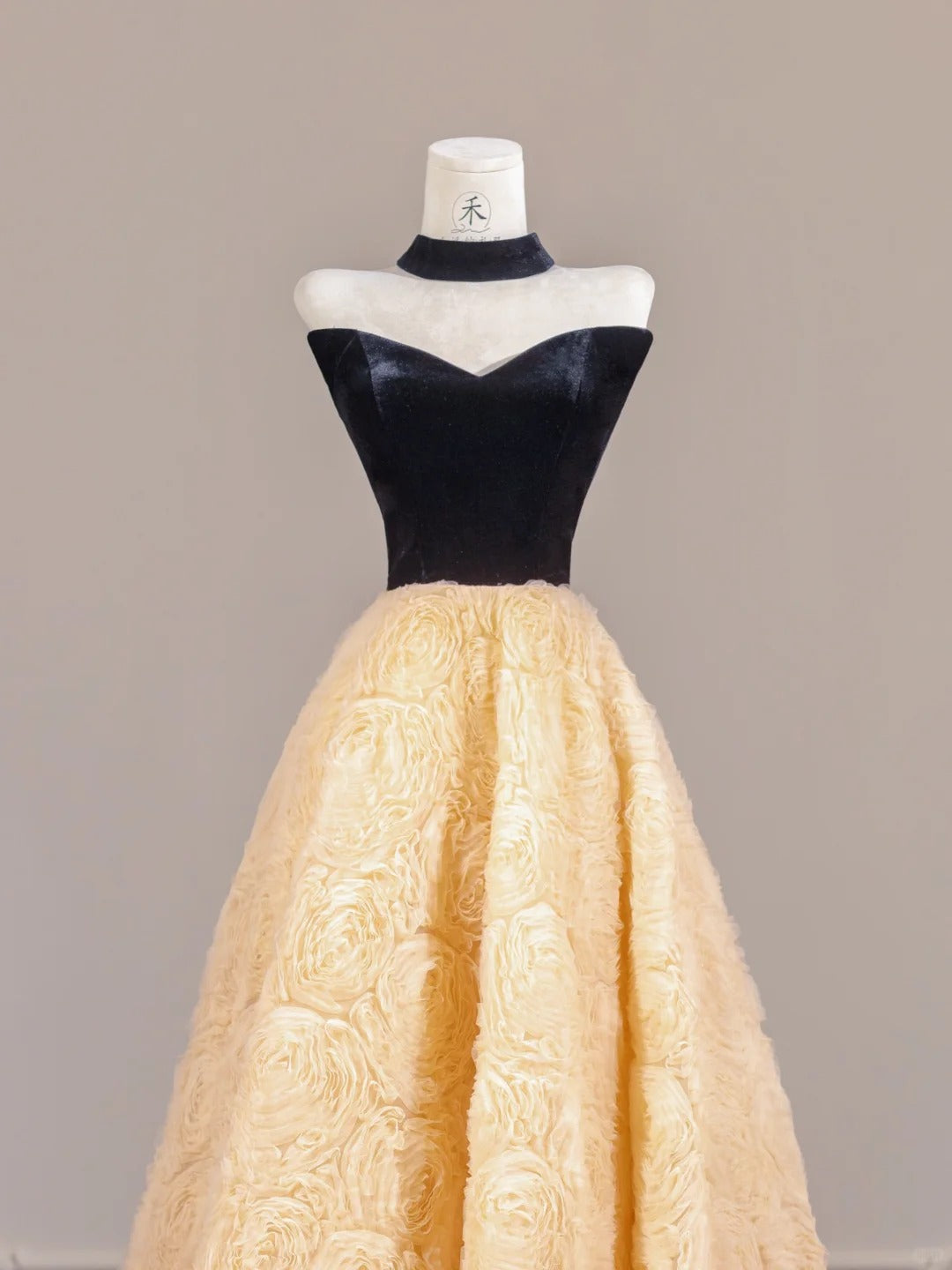 Atemberaubendes trägerloses A-Linien-Ballkleid mit Tüllapplikationen und formeller Abendgarderobe RF0539