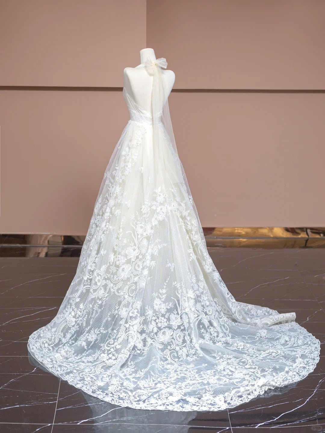 Elegant White V-neck Lace Applique A-Line Wedding Dress with Train RF0569