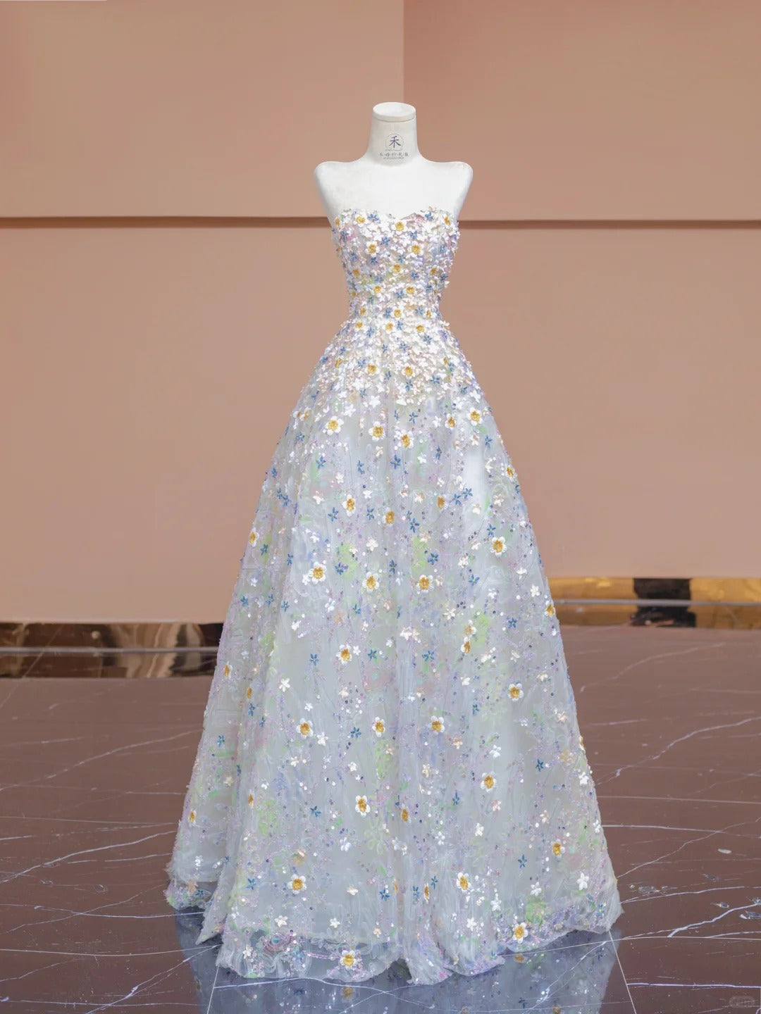 Fairytale White Strapless A-Line Applique Tulle Wedding Dress Sweet 16 Evening Gowns RF0571
