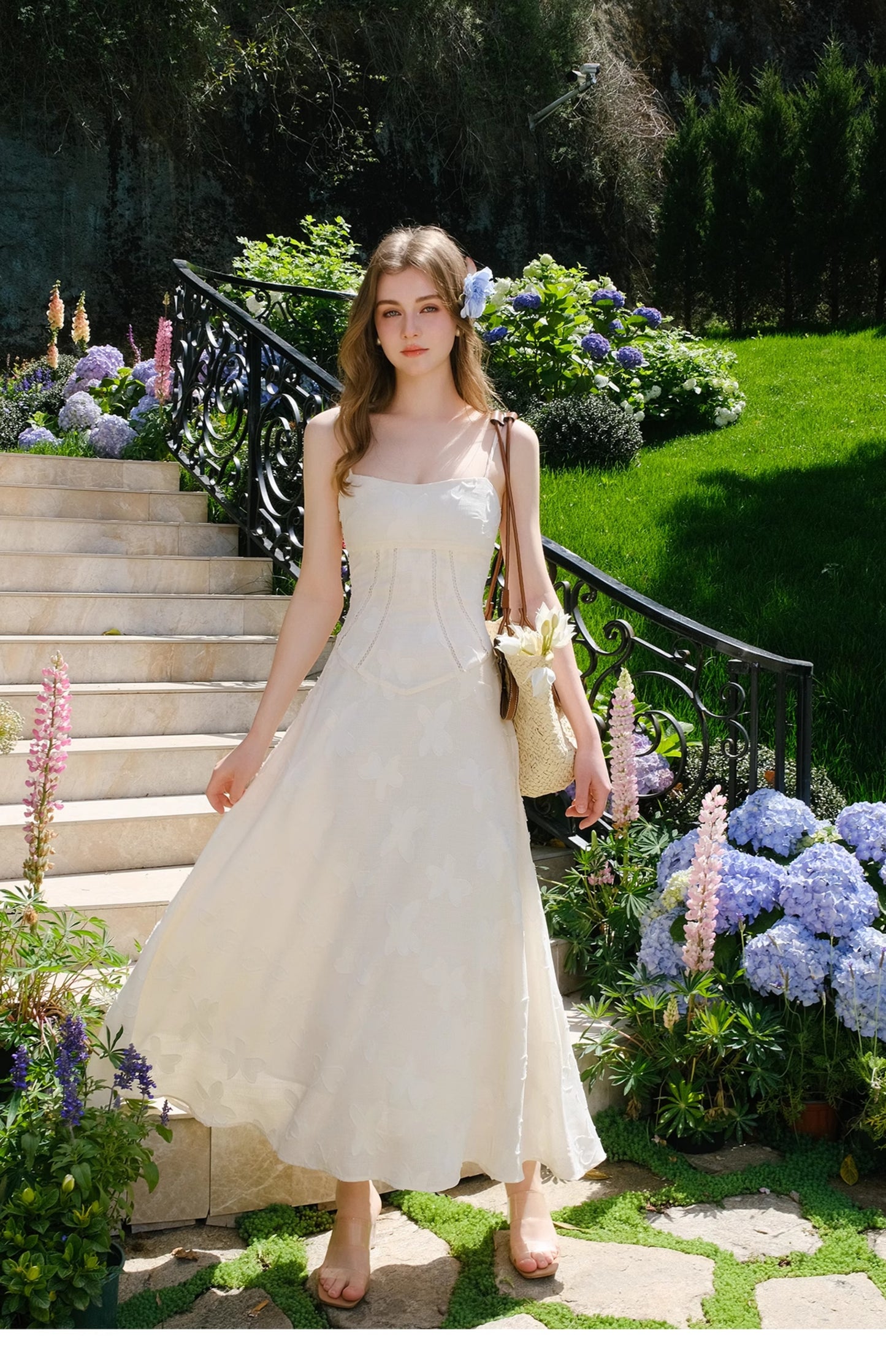 Robe trapèze blanche à bretelles spaghetti en mousseline de soie, tenue d'été tendance pour fête d'anniversaire, RF0573