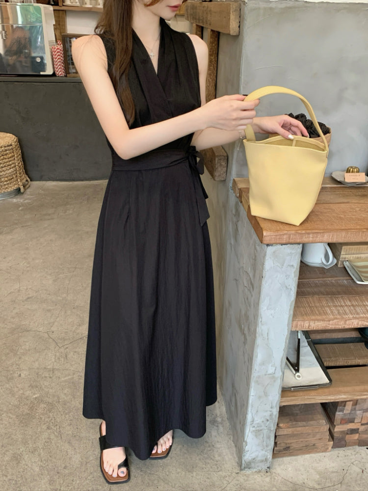 Französisches schwarzes, sanftes Sommerkleid in A-Linie mit V-Ausschnitt RF0577