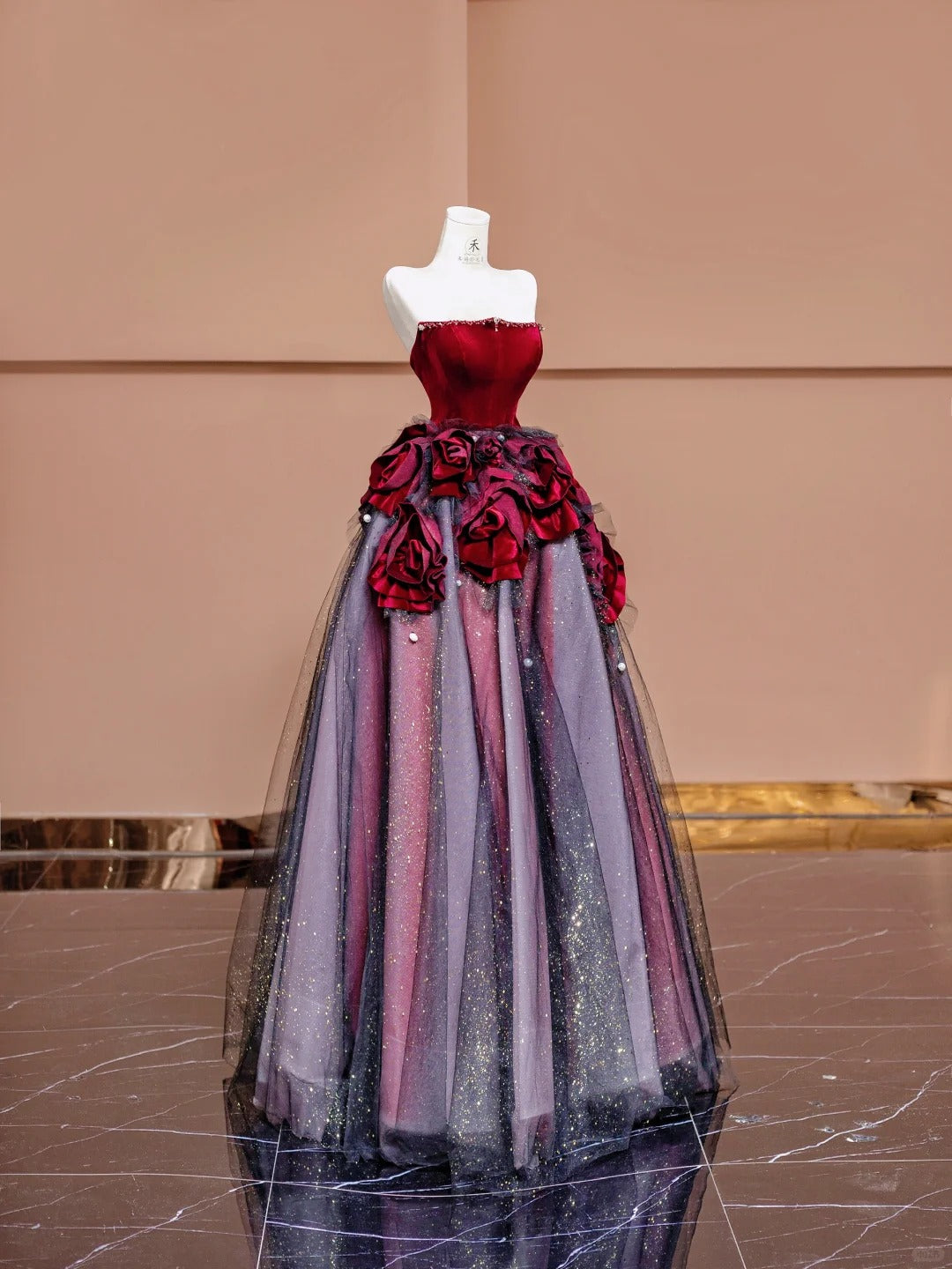 Superbe robe de bal longue en tulle et velours bordeaux, sans bretelles, coupe trapèze, robe de mariée unique RF0580
