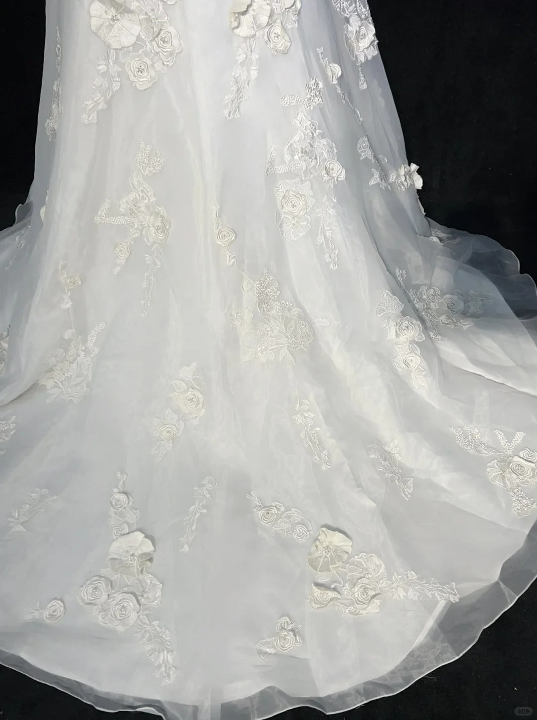 Simple White Strapless A-Line Tulle Applique Train Wedding Dress RF0585
