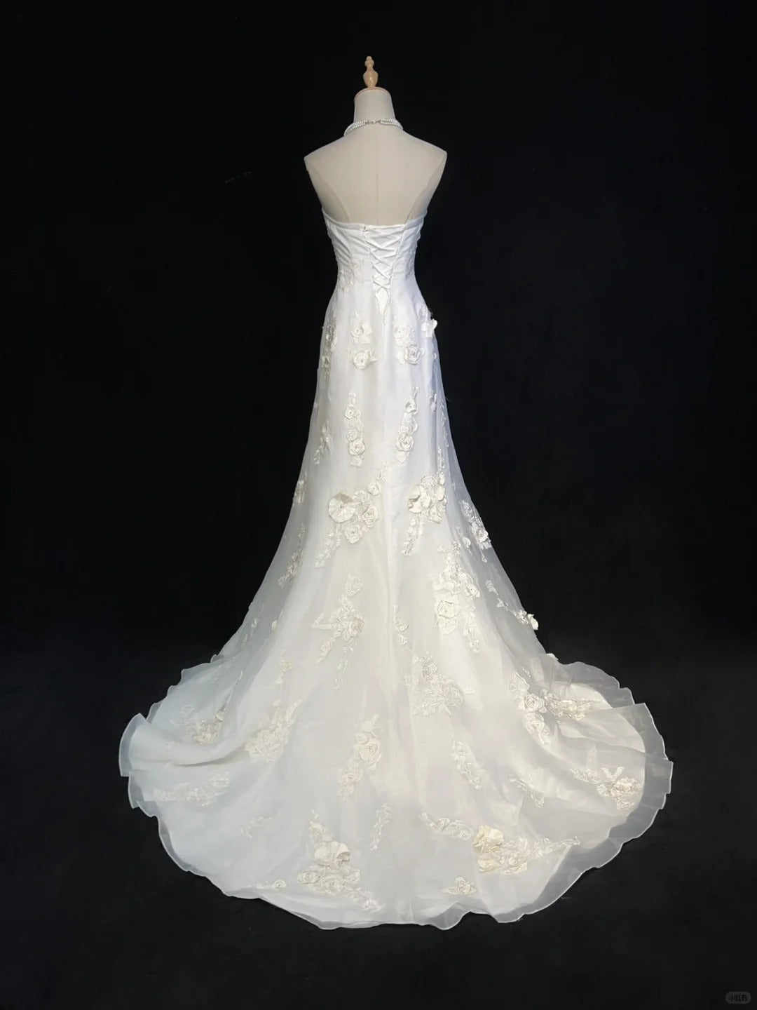 Simple White Strapless A-Line Tulle Applique Train Wedding Dress RF0585