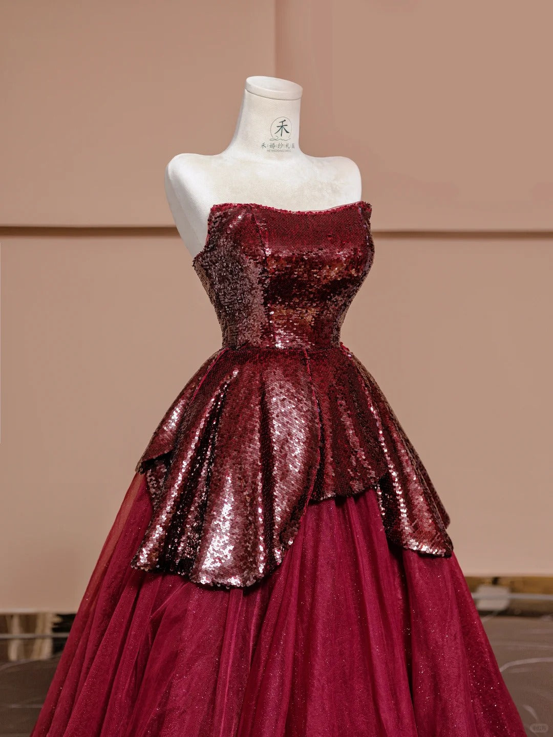Atemberaubende Burgunderrote trägerlose A-Linie Chiffon Pailletten Ballkleider Formelle Abendkleider RF0589