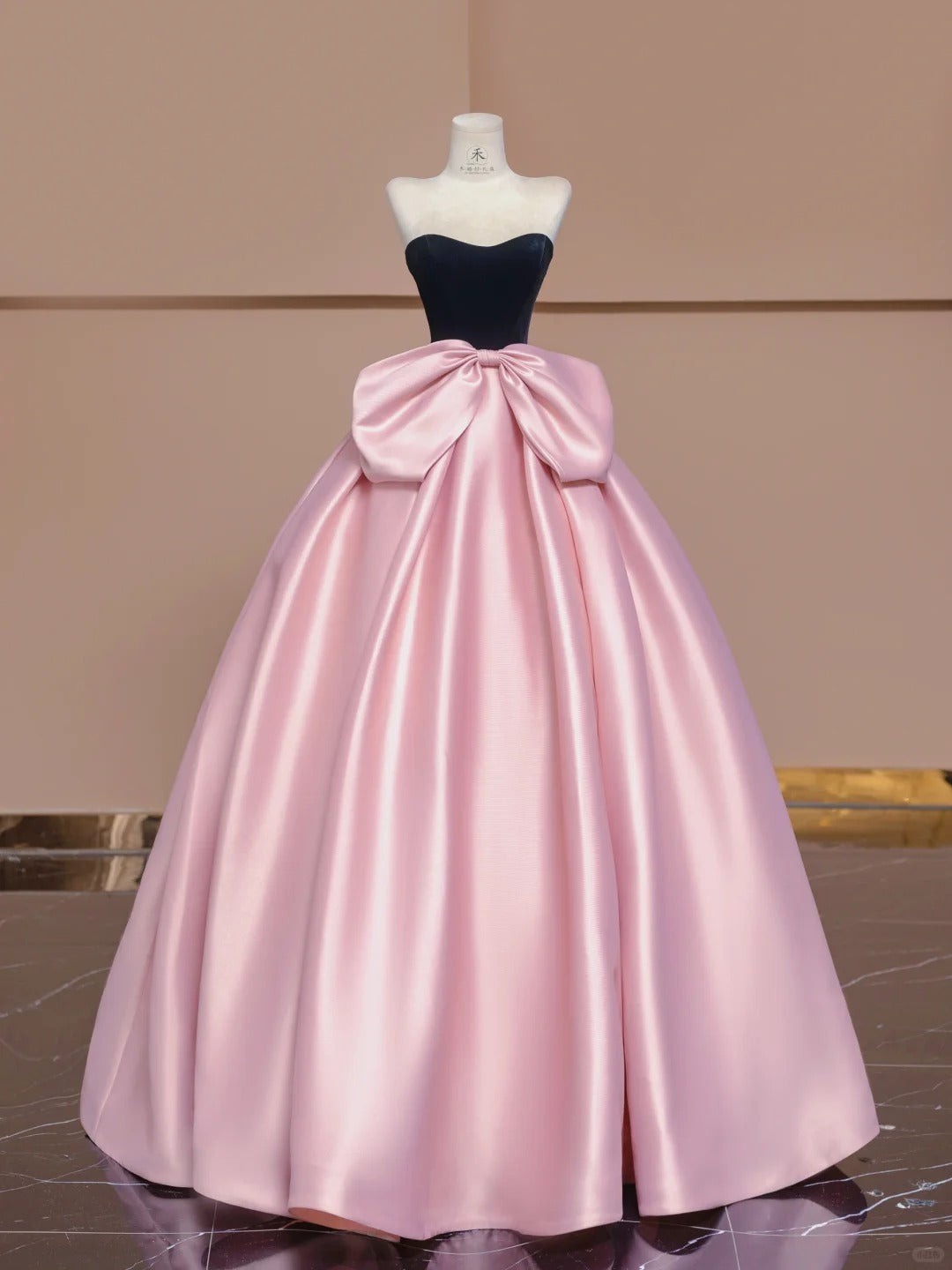 Robe de bal rose bustier en satin et velours, coupe trapèze, tenue de soirée pour les 16 ans, RF0590