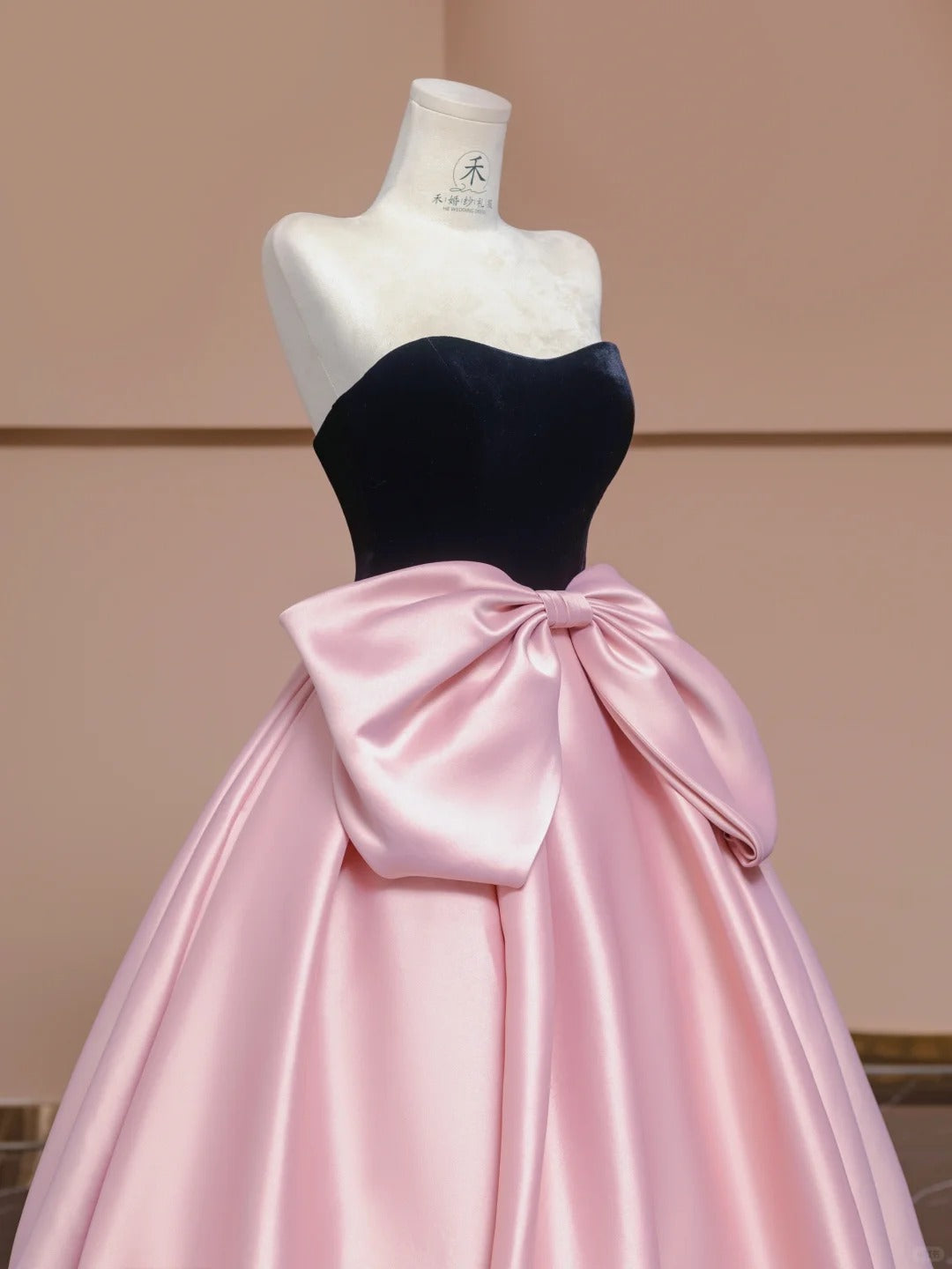 Robe de bal rose bustier en satin et velours, coupe trapèze, tenue de soirée pour les 16 ans, RF0590