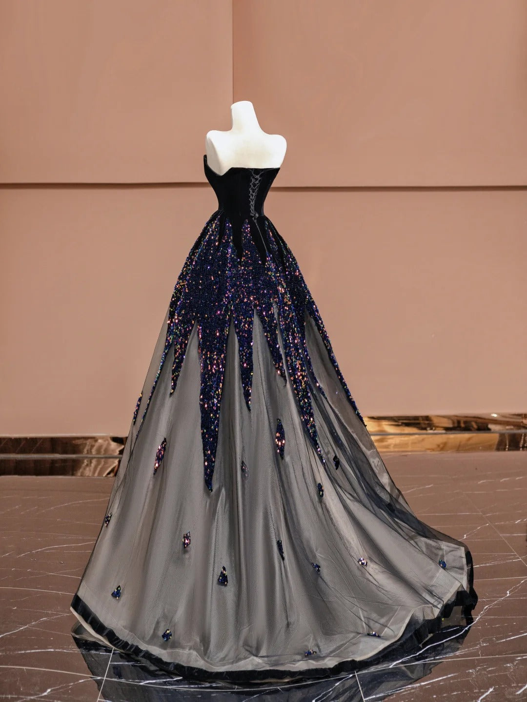 Elegantes schwarzes trägerloses A-Linien-Samt-Pailletten-Ballkleid, langes Abendkleid, formelle Abendkleider RF0630