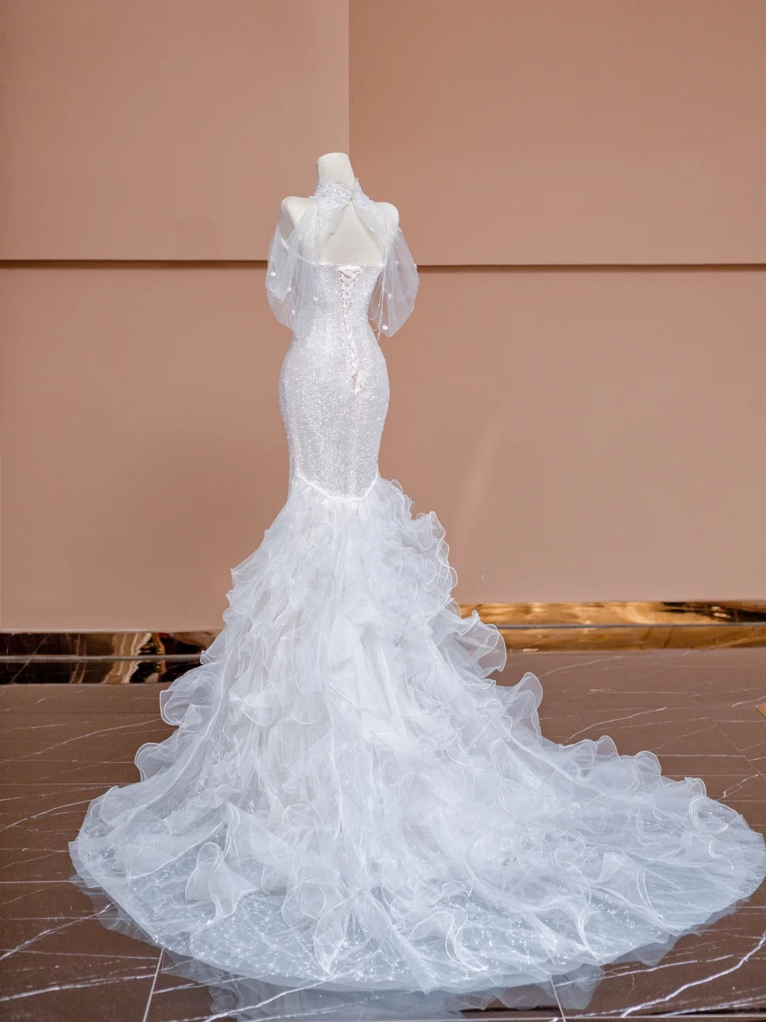 Superbe robe de mariée sirène blanche en tulle à paillettes et décolleté en cœur RF0651