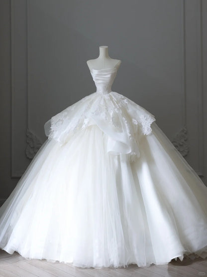Wunderschönes weißes trägerloses A-Linien-Brautkleid aus Tüll mit Spitze RF0664